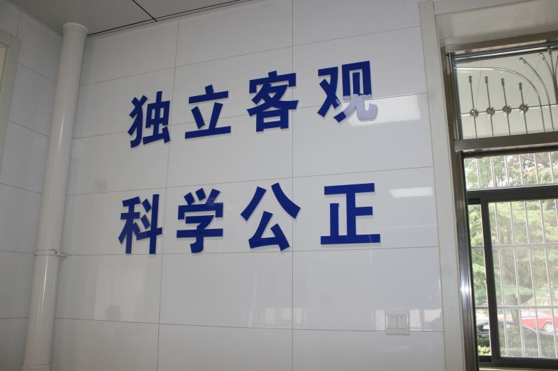 Ļ